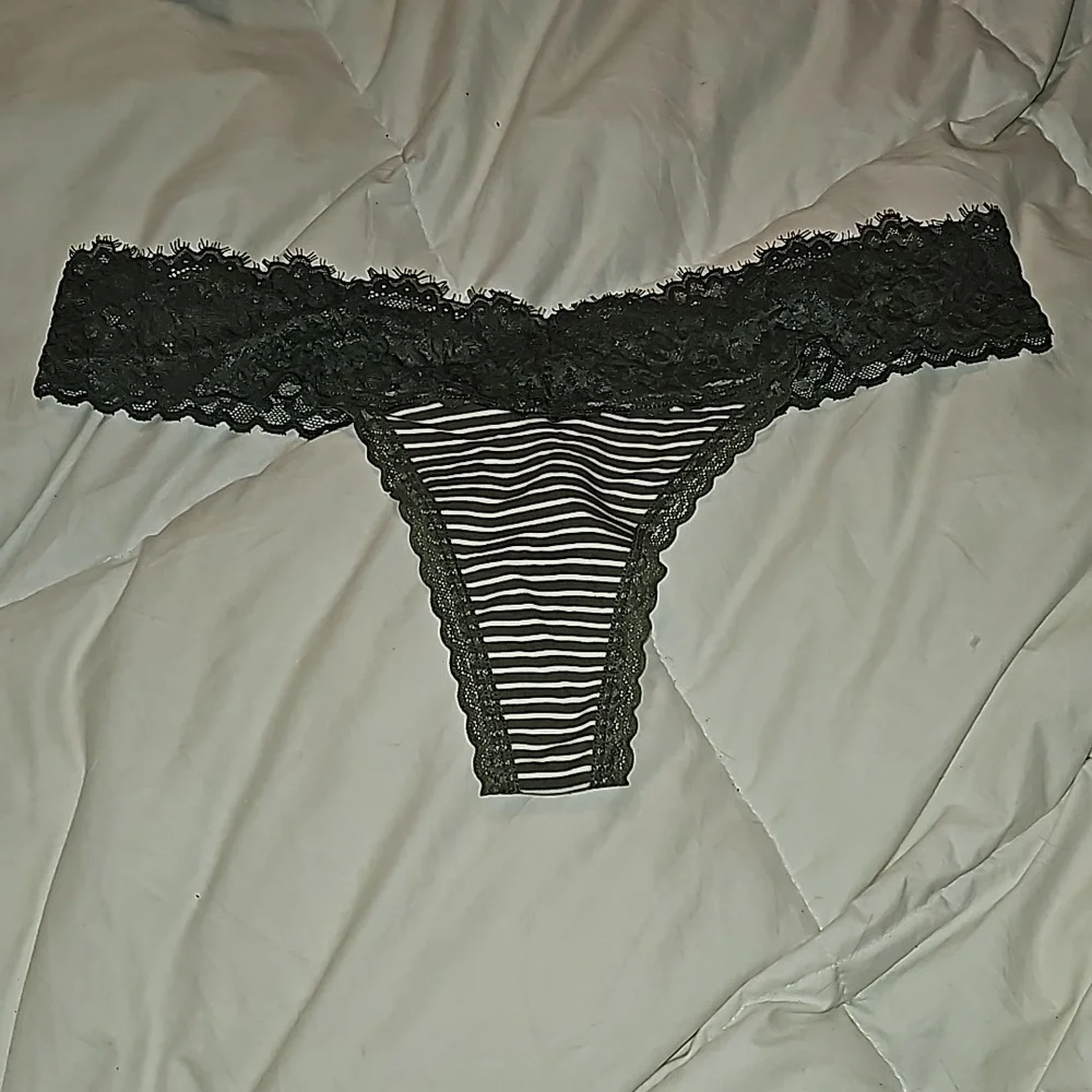 Womens nwots sz large green and white thong
